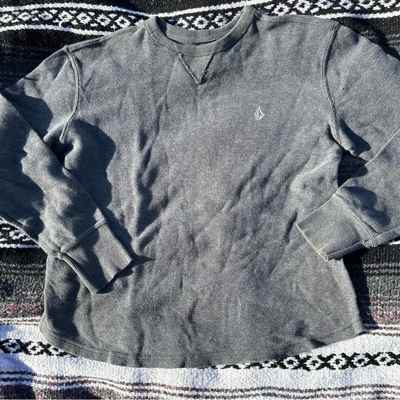 VOLCOM GRAY THERMAL KNIT LONG SLEEVE LOGO GRAPHIC MENS SHIRT SIZE SMALL - Picture 3 of 6